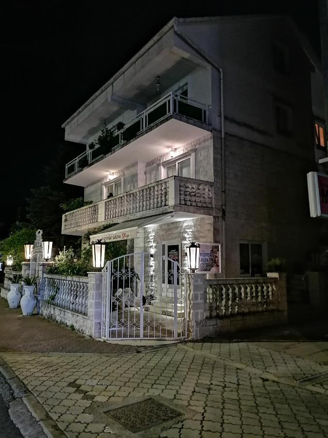 Romana 1 Tivat Exteriér fotografie