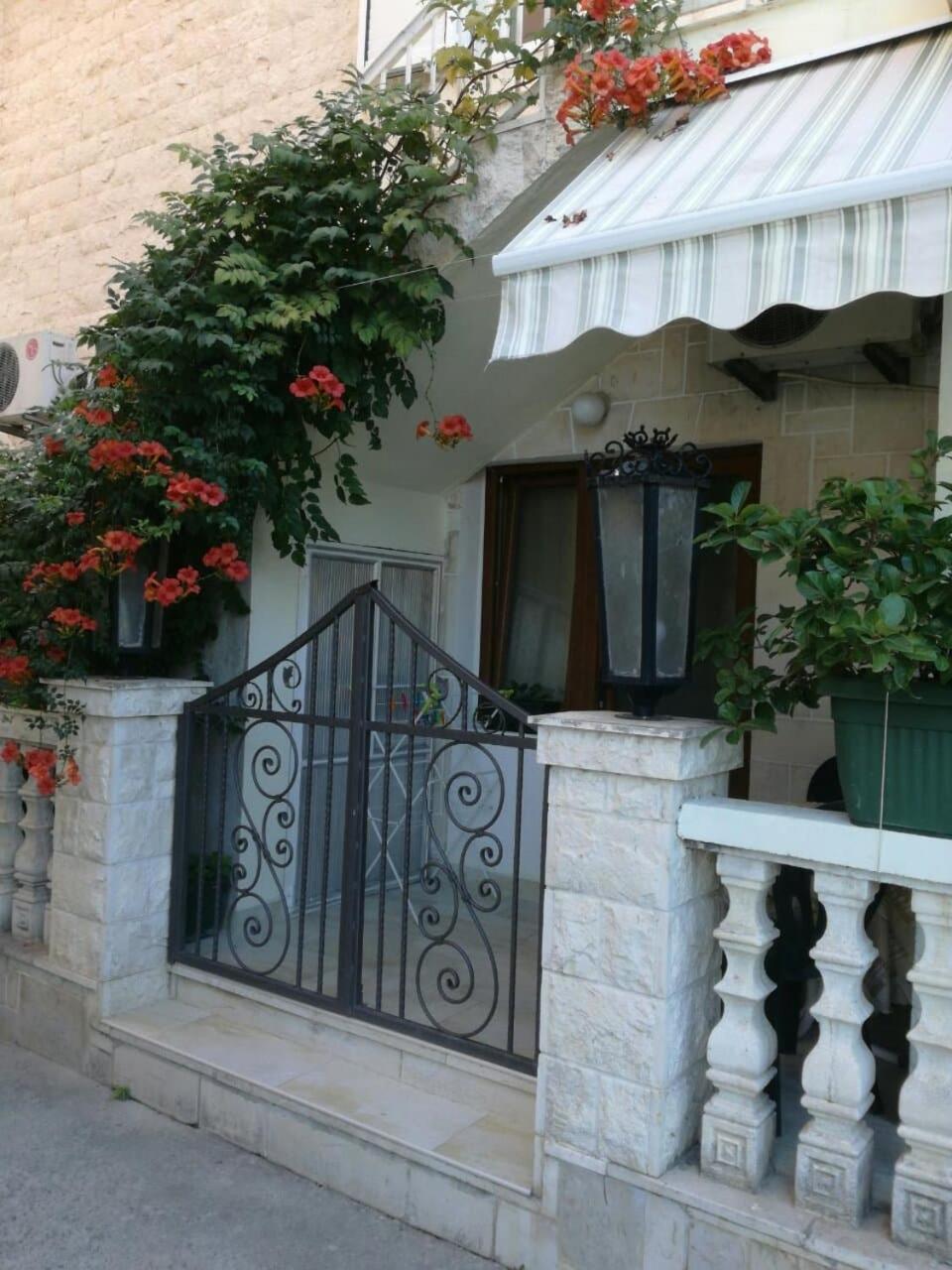 Romana 1 Tivat Exteriér fotografie